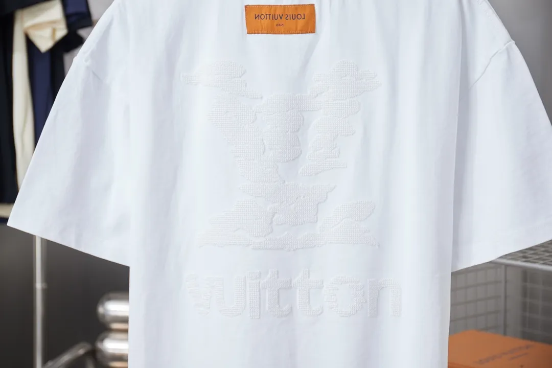 🅿️200 1V 25SS early spring new style short sleeves with embroidered letters, light luxury, a must-have item for daily commuting for men and women, correct version, welcome to compare, detailed features · 320 grams of 100% pure cotton double yarn jersey fabric · Special thickened 32 pieces of double yarn 1X1 thread in the same vat · Imported Tajima machine hollow embroidered letter logo. Ready-made garments are washed to make the embroidery softer · Double-needle sewing and cross-seam technology · Original main mark, washed tag, brand moisture-proof paper packaging Color: black/white/khaki Size: S/M/L/XL
